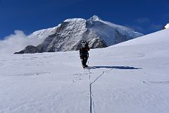 11C Guide Pachi On The Col At Knutsen Peak With Mount Shinn On Day 5 At Mount Vinson Low Camp.jpg